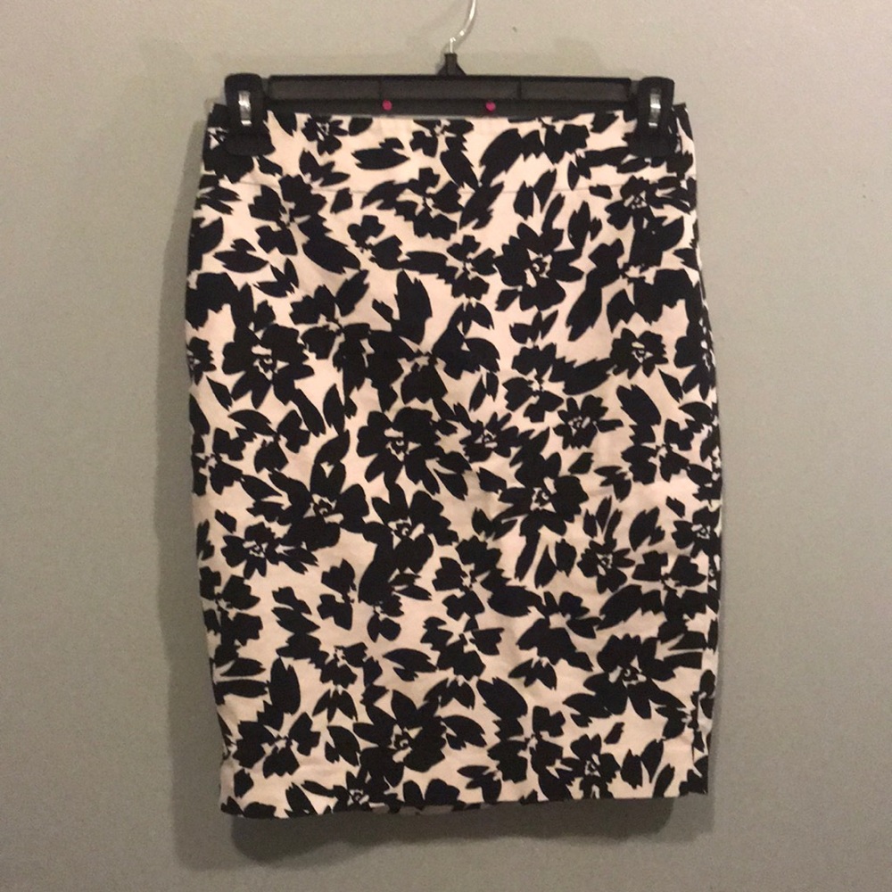 LOFT Black White Floral Knee Length Pencil Skirt 2